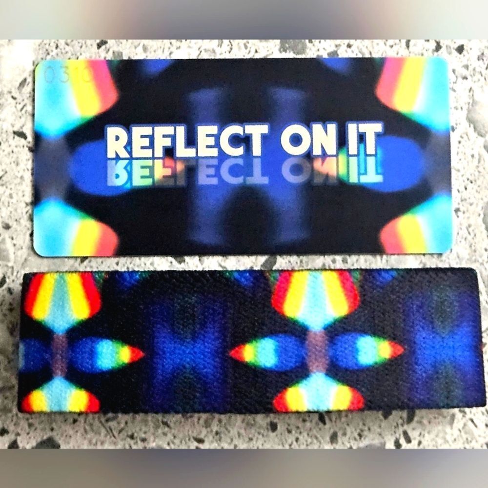 ZOX "REFLECT ON IT" HOLOGRAPHIC App Exclusive RARE Medium COLLECTIBLE WRISTBAND